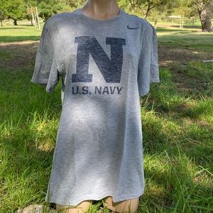 Nike Navy ~men’s medium grey athletic cut graphic T-Shirt
